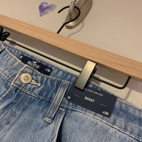 NWT - HOLLISTER LOW RISE BAGGY JEANS - Picture 4 of 9